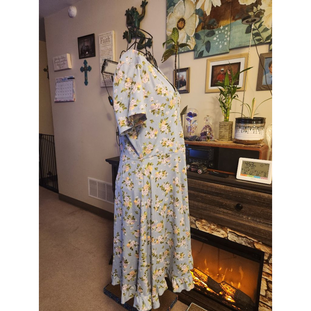 SO Blue Floral Ruffle Hem Dress Size L - Picture 5 of 9